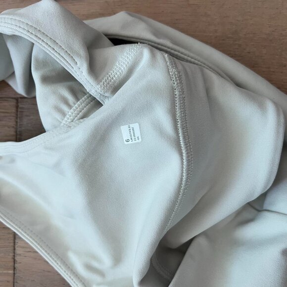 Bone Bend This One-Shoulder Sports Bra - Picture 3 of 3